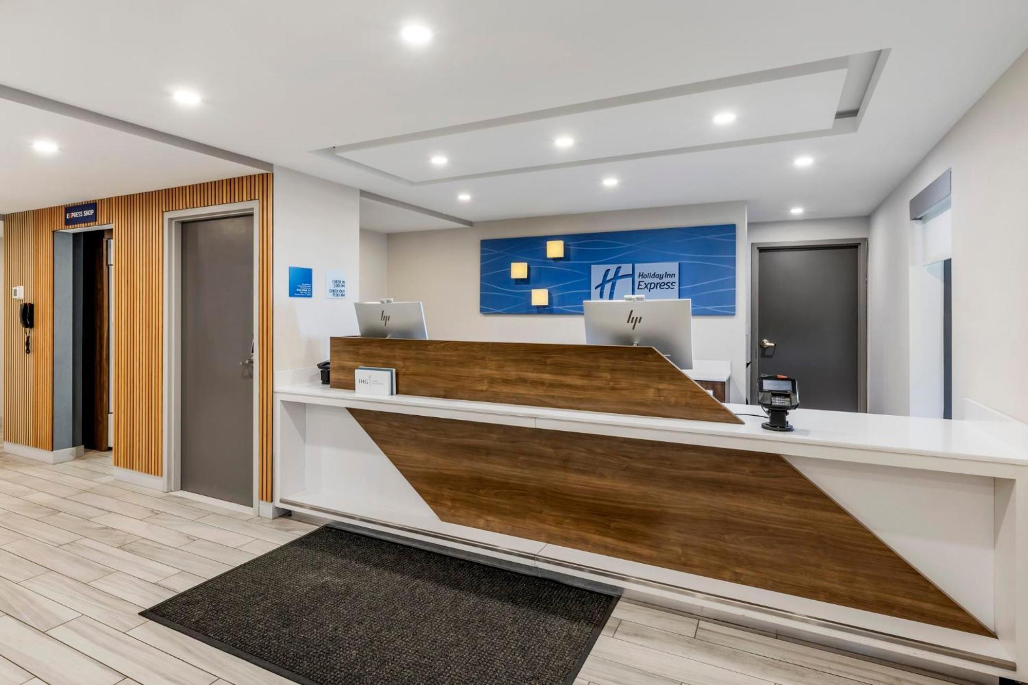 Holiday Inn Express Chicago-Downers Grove By Ihg Extérieur photo
